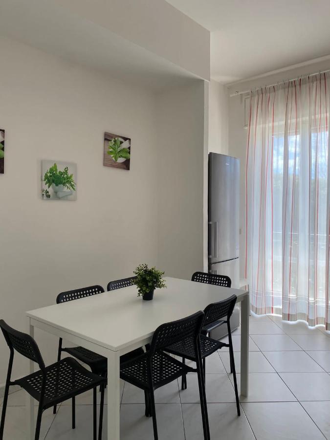 Domus Zagare - Wi-Fi Apartment Baia  Bagian luar foto